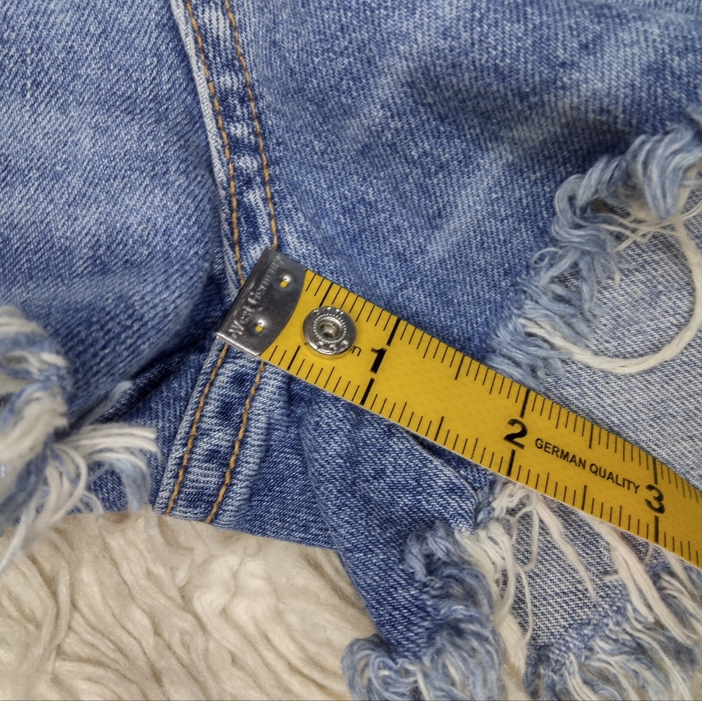 Rag & Bone Winnie Distressed Cut Off Denim Short Size 26 - Picture 10 of 12
